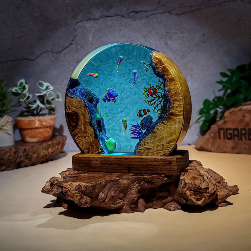 مصباح طاولة من الراتنج بتصميم  - مراجعة Aquarium Fish In وسعره